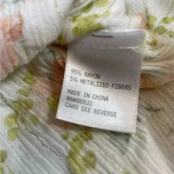 Cupcakes & Cashmere Peasant Blouse Women’s Sz M Cream Peach Floral Boho Smocked - Picture 8 of 15